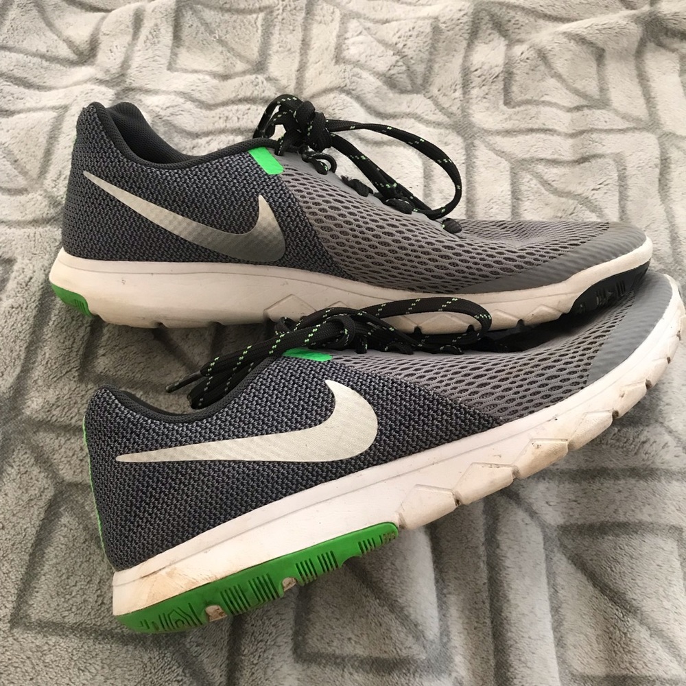 Nike flex experience tennis shoe